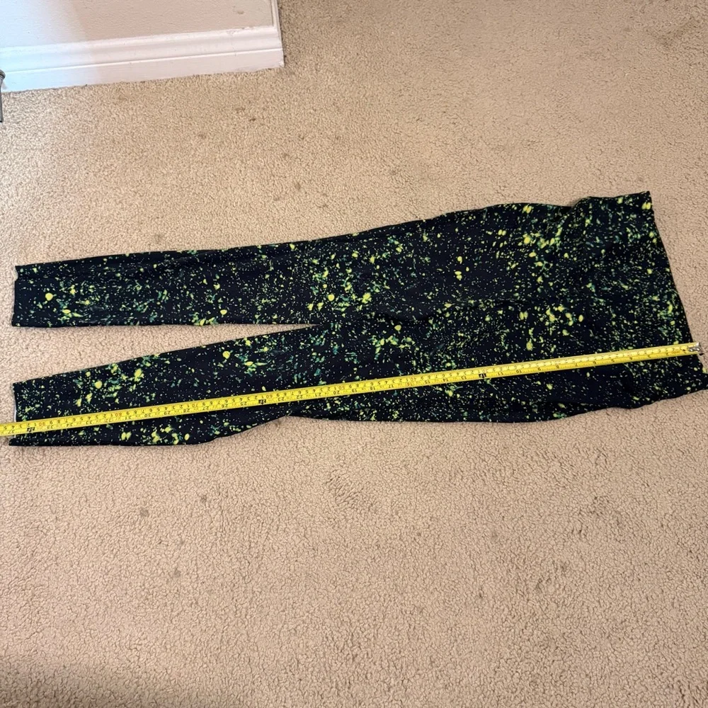 Lululemon Size 8 Black Neon Splatter Print Stirrup Yoga Leggings Nulux Fabric - Picture 5 of 8